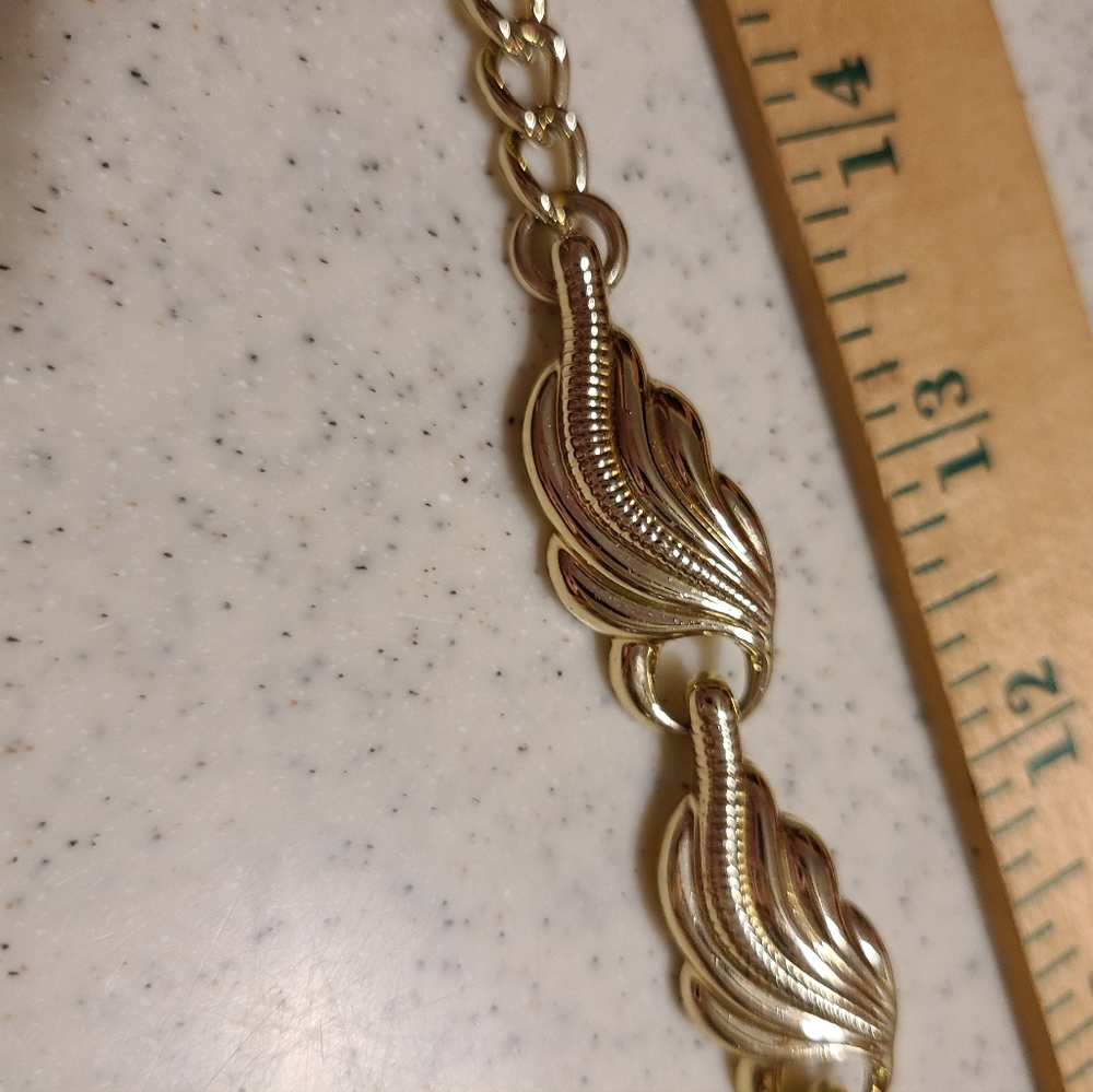 Vintage gold tone necklace - Picture 11 of 15
